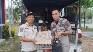Satpol PP Tertibkan Kreator TikTok Jual Miras di Taman Mataram