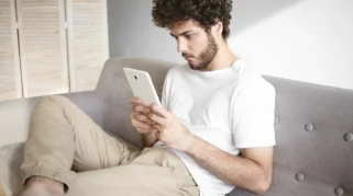 Screen Time Berlebih Tingkatkan Risiko Penyakit Jantung, Ini Penjelasan Dokter