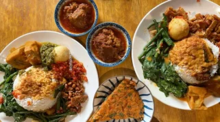 Sejarah Nasi Padang: Dari Tradisi Merantau hingga Diplomasi Global