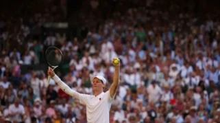 Sinner Kalahkan Djokovic, Tantang Zverev di Final Wimbledon