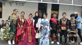 Siswa Sekolah Rakyat Tampilkan Kreativitas di Jember Fashion Carnaval 2026