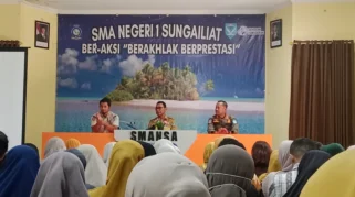 SMAN 1 Sungailiat Sosialisasikan MPLS Ramah dan Kawasan Tanpa Rokok