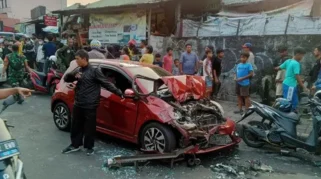 Tabrakan Beruntun di Perlintasan KA Kebon Pedes, Bogor: Mobil Tabrak 5 Kendaraan