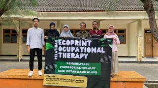 Tim PKM Universitas Wiraraja dan Kopdas Sumenep Latih Relawan Ecoprint untuk Terapi ODGJ