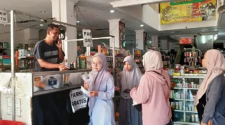 Toko ATK di Kediri Diserbu Pembeli Jelang Tahun Ajaran Baru