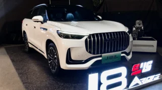 Toyota Fortuner VS Jaecoo J8: Pilih Ketangguhan Lokal atau Kemewahan Radikal