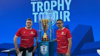 Trophy Tour ASEAN Hyundai Cup 2026 Sambangi Jakarta, Disambut 2 Legenda Timnas Indonesia