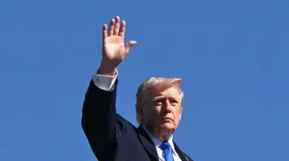 Trump Batalkan Pungutan di Selat Hormuz, Ikat Rambut Haaland Laris Manis