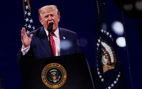 Trump Pertimbangkan Luncurkan Serangan ke Iran Lebih Besar dari Sebelumnya