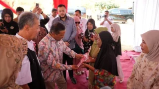 Unand Serahkan 38 Hunian Sementara Sehat dan Layak untuk Warga Terdampak di Padang