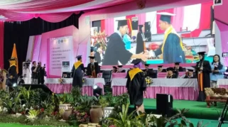 Universitas Kadiri Kukuhkan 770 Wisudawan, Siap Buka Program Doktoral