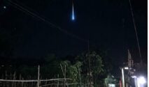 Viral Meteor Melintas di Langit Jawa, BRIN Ungkap Dugaan Lokasi Jatuhnya