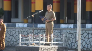 Wabup Yusman Zega Pimpin Upacara Bendera di Nias Utara, Ingatkan Pembahasan Anggaran