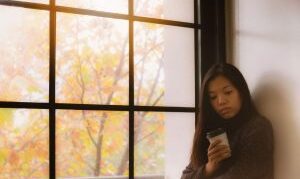 15 Cara Efektif Mengatasi Rasa Homesick Saat Baru Ngekost di Perantauan