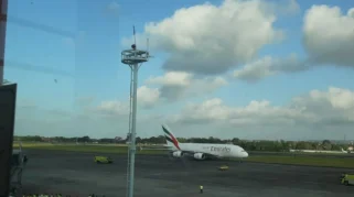 Airbus A380 Emirates Mendarat Perdana di Soekarno-Hatta untuk Jemput Skuad AC Milan