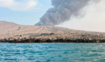 Aktivitas Erupsi Gunung Anak Krakatau Meningkat, Kolom Abu Membubung Sore Ini