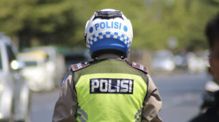 Anggota Polisi Terluka Akibat Lemparan Bom Molotov di Pos Lalu Lintas Surabaya