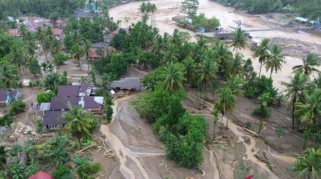 Banjir Melanda Sumatra Saat Karhutla Mengintai Wilayah Lain: Mengapa Perbedaan Kondisi Ini Terjadi?