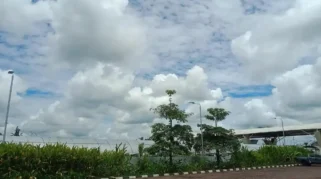 BMKG Prediksi Cuaca Cerah Berawan di 7 Distrik Kabupaten Mimika Meski Langit Timika Berkabut