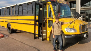 Dari Engineer Adobe ke Sopir Bus: Perjalanan Karier James Strawn Setelah PHK