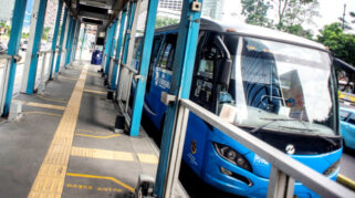 Delapan Rute Transjakarta Terhenti Sementara Akibat Penutupan Jalan di Sekitar DPR MPR