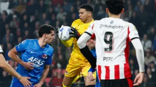Dramatisnya Laga PSV vs AZ di Johan Cruijff Schaal: Veerman Kartu Merah Dini dan Strategi Tim
