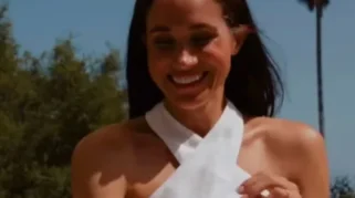 Duchess Meghan Tampil Chic dalam Balutan Serba Putih Saat Meracik Raspberry Sundae