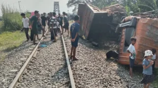 Dump Truk Tertemper Kereta Api Putri Deli di Sumut, Sopir Tewas