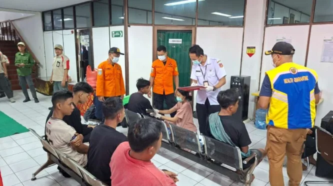 Evakuasi Korban Kebakaran KMP Putri Yasmin di Selat Lombok, 173 Penumpang Diselamatkan