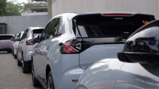 Fakta dan Penjelasan Mobil Listrik tentang Parkir Paralel dan Batasan Waktunya