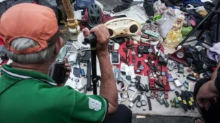Foto Berburu Barang Bekas Murah di Jatinegara