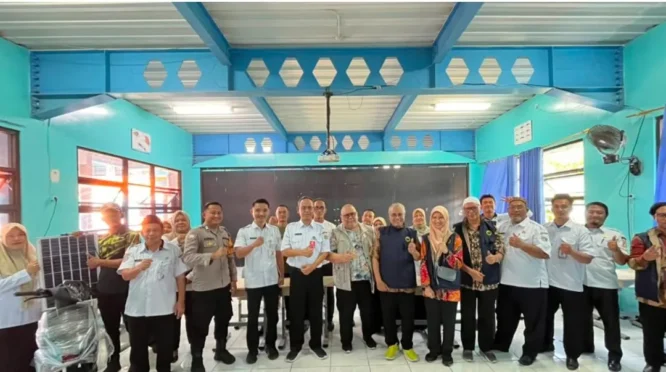 FT UNJ Perkuat Literasi Digital dan Energi Bersih lewat Pengabdian Masyarakat