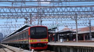 Gangguan Perjalanan KRL Angke-Manggarai Akibat Tabrakan dengan Mobil di Dekat Stasiun Tanah Abang