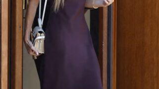 Gaya Liburan Victoria Beckham yang Chic dan Santai di Saint-Tropez