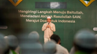 Gojek Berangkatkan 70 Mitra Driver Umrah, Doa Khidmat Dipimpin Habib Ja'far Al Hadar