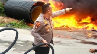 Gudang Material Pipa PT Kayu Asri di Kibin Kabupaten Serang Terbakar