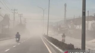Gunung Sinabung Naik Status Jadi Level III Siaga, Zona Bahaya Diperluas untuk Antisipasi Erupsi Lebih Besar