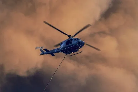 Helikopter Pemadam Tabrakan saat Jinakkan Karhutla di Yunani, 2 Pilot Tewas