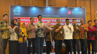 Hino Gandeng 8 SMK Siapkan Mekanik Truk, Targetkan 200 Lulusan pada 2027