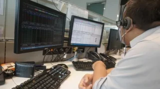 IHSG Dibuka di Zona Hijau Mengawali Pekan Ini, Naik 0,45 Persen