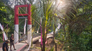 Jembatan Gantung Pongpet di Pangandaran Ambruk Usai Diresmikan, Pejabat Terjatuh Tanpa Korban Jiwa