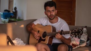 Josh Holmes Rilis Say Yes Versi Akustik Inspirasi Bali untuk Rayakan Cinta dan Komitmen
