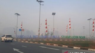 Kabut Asap Karhutla Ganggu Operasional Penerbangan di Bandara Syamsudin Noor Kalimantan Selatan