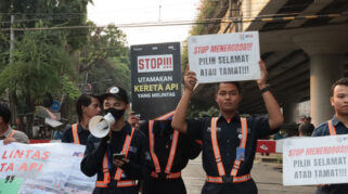 KAI Tingkatkan Edukasi Keselamatan Usai Insiden Taksi Listrik Tertabrak KRL di Karet