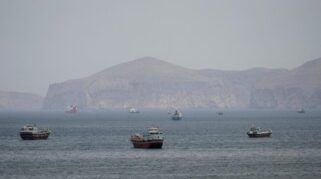 Kapal Dagang Terbakar Usai Diserang di Dekat Selat Hormuz, Awak Meminta Bantuan