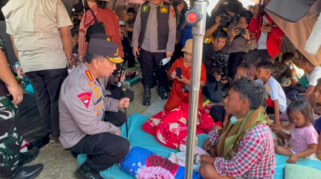 Kapolri Laporkan 27.700 Pengungsi Gempa di NTT Terbagi di 107 Titik Pengungsian