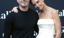 Katie Holmes Tampil Anggun dengan Gaun Putih Fforme di Gala East Hampton Bersama Jason Yarmosky