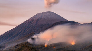 Kebakaran di Lereng Gunung Semeru, Jalur Pendakian Ditutup untuk Pemadaman dan Keselamatan