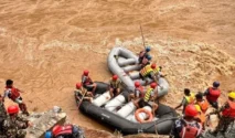 Keluarga Amerika Cari Tahu Nasib Setelah Banjir Dahsyat di Nepal