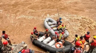 Keluarga Amerika Cari Tahu Nasib Setelah Banjir Dahsyat di Nepal
